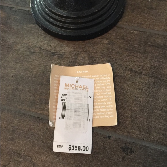 Michael Kors - Picture 2 of 4